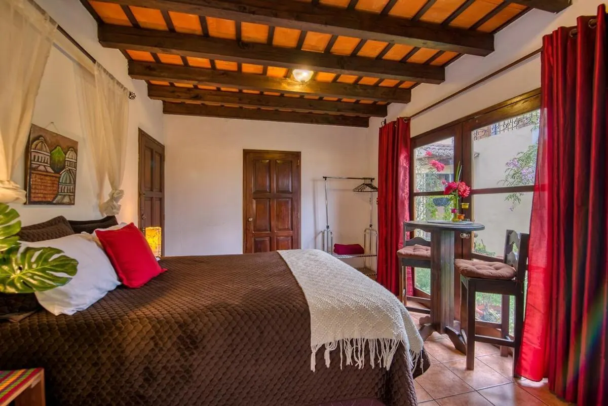 Private Studio with Kitchenette & parking Antigua Appartement