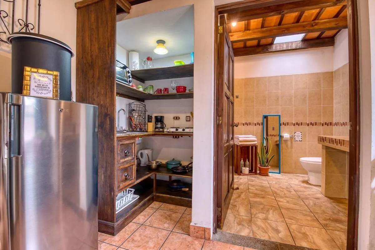 Private Studio with Kitchenette & parking Antigua 0*,  Guatemala